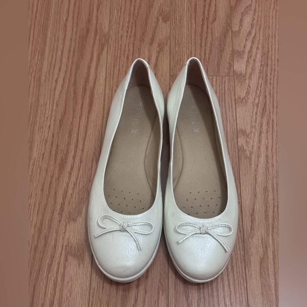 Geox Off White Glossy Flats with Bow Detail